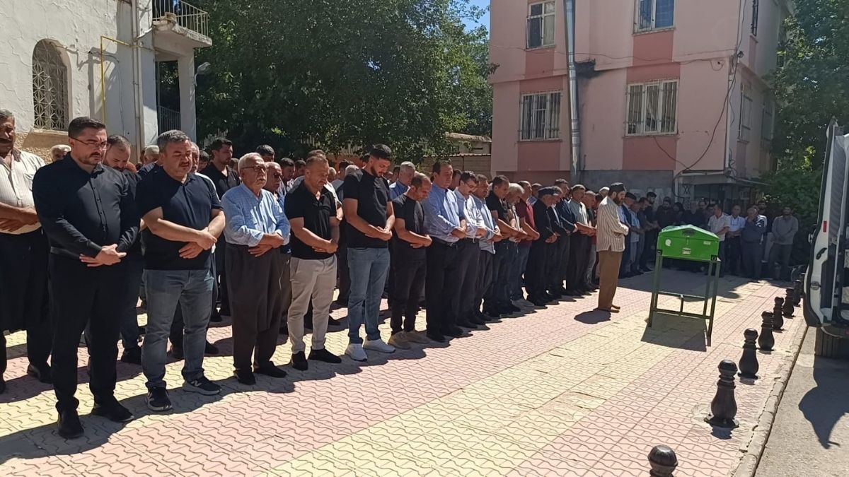 6 günlük arama sonuç verdi: İsa Özkul defnedildi