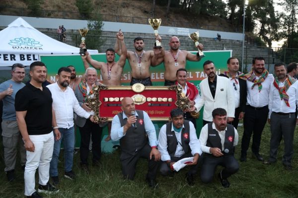 64. Tarihi Çalı Güreşleri’nde başpehlivan Erkan Taş oldu