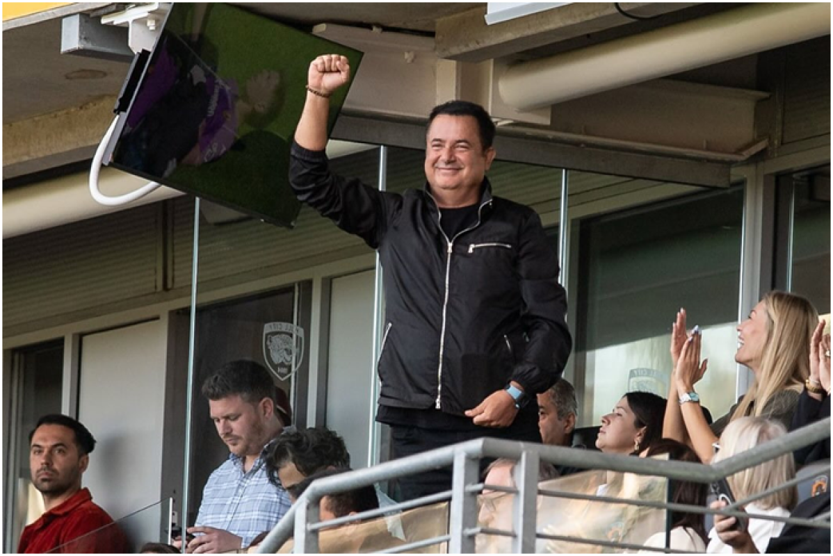 Acun Ilıcalı'nın Hull City ile Premier Lig'e yükselme hedefi, İngiltere'deki futbolun çok yönlü doğasını ve Acun'un medya gücünü nasıl kullanabileceğini gösteriyor.
