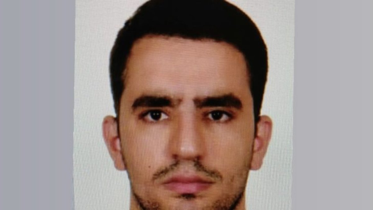 Akın Gürlek'in tapu kayıtlarını usulsüz şekilde sorgulayan Kaş Tapu Müdürlüğü'nde görevli tekniker D.A, Kaş Cumhuriyet Başsavcılığı'nın talimatıyla jandarma tarafından gözaltına alındı.