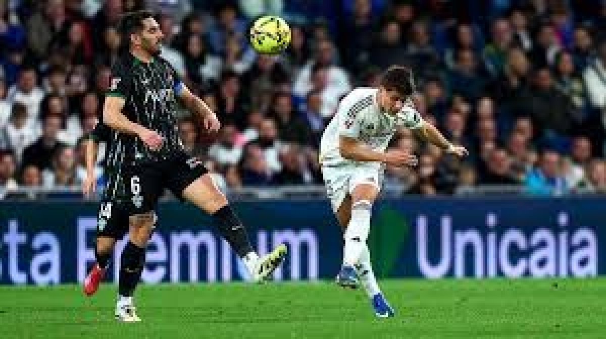 Arda Güler, İspanya'da La Liga'nın 28'inci haftasında Elche'ye karşı attığı golle "Yılın Golü" ödülünü kazandı.