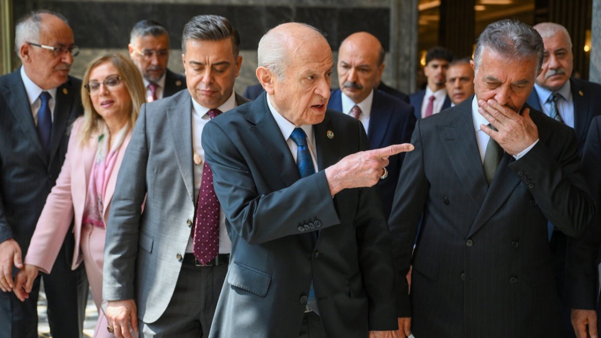Bahçeli: Seçim Sistemi ve Siyasi Partiler Yeniden Düzenlenmelidir