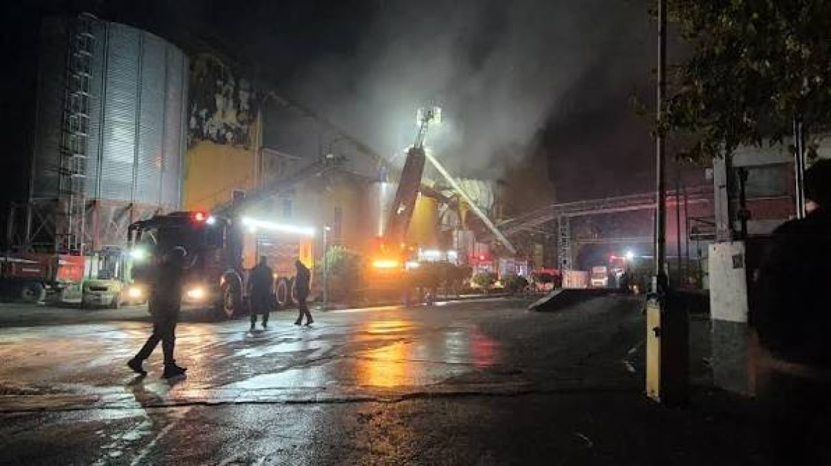 Bandırma'da Yağ Fabrikasında Yangın Kontrol Altına Alındı