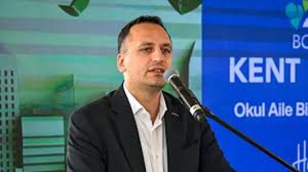 Belediye Başkanı Ömer Ekşi'nin de aralarında bulunduğu 4 kişi gözaltına alındı.