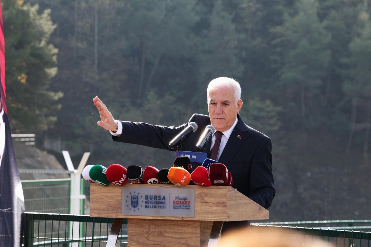 Bursa Büyükşehir Belediye Başkanı Mustafa Bozbey'in de aralarında bulunduğu 55 şüpheli, çeşitli suçlamalarla gözaltına alındı.