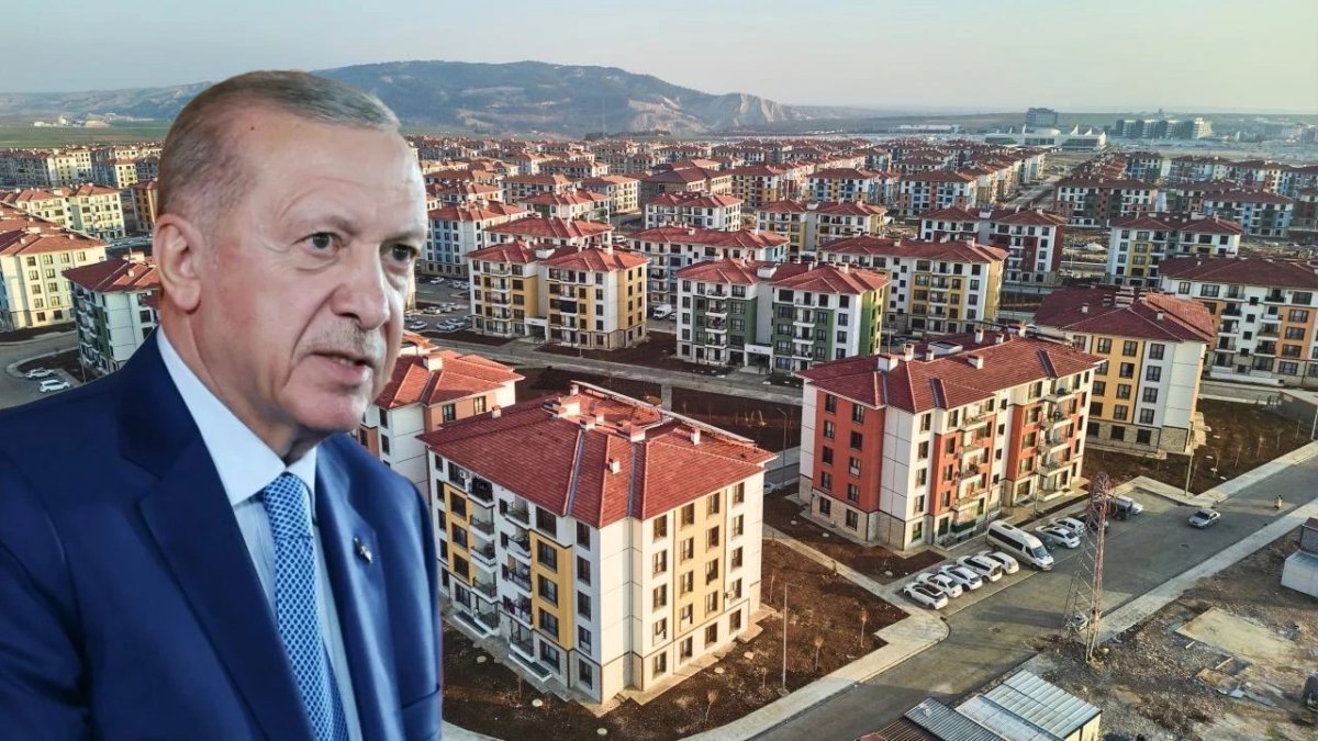 Cumhurbaşkanı Erdoğan, 455 bin deprem konutunun satışına ilişkin önemli açıklamalarda bulundu.