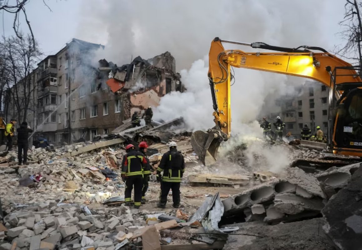 HARKIV'DE RUS KUVVETLERI İKİNCİ KUŞATMA ÇEMBERİ OLUŞTURUYOR