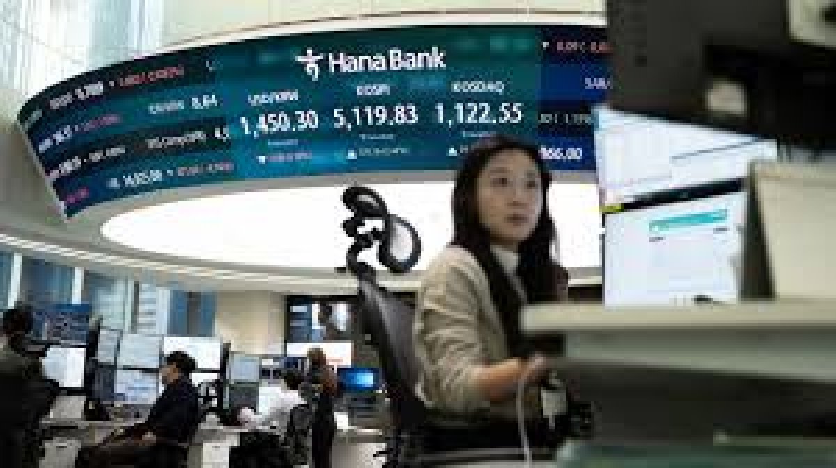 Kospi Endeksi'nin son durumu ve düşüş nedenleri ile ilgili önemli noktaları özetleyelim:
