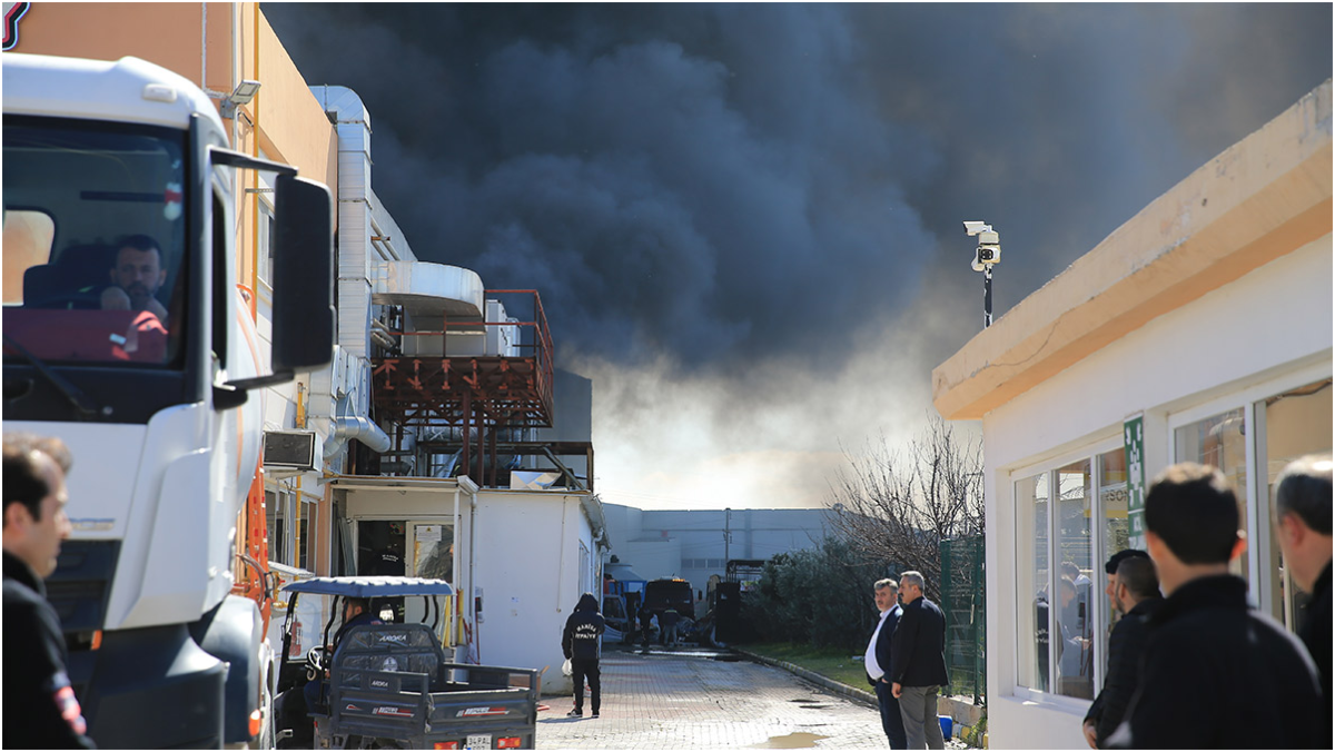 MANİSA'da Şekerleme Fabrikasında Yangın