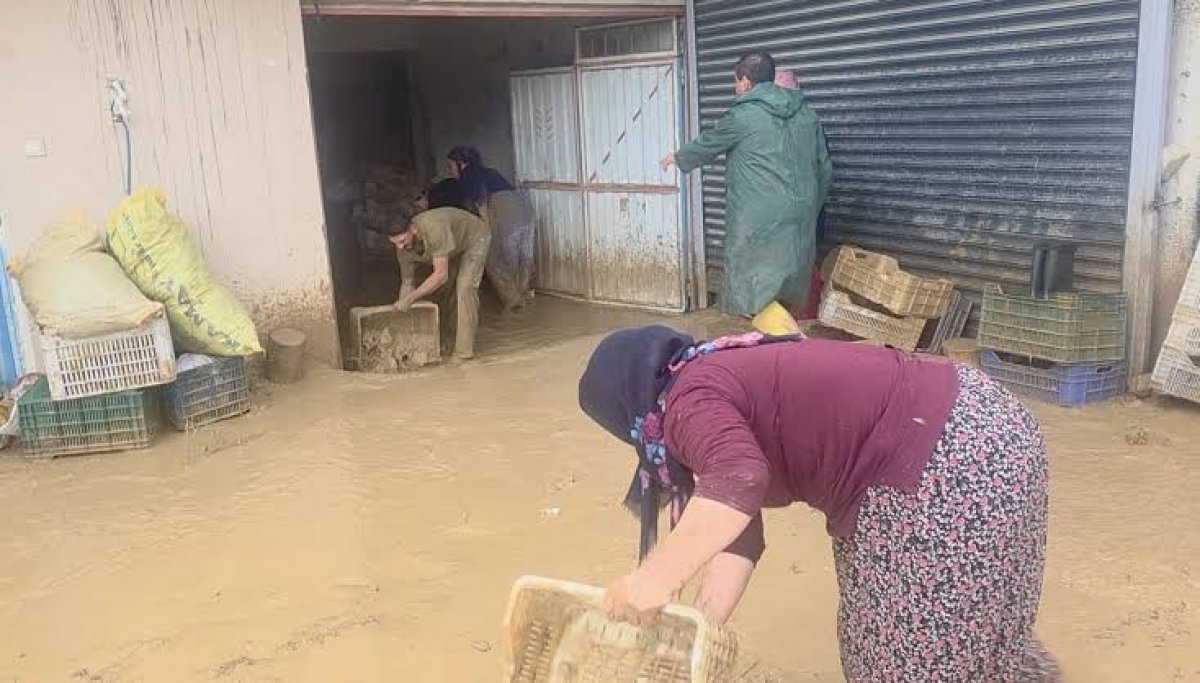 Malatya'da Sağanak Yağış Hayatı Felç Etti