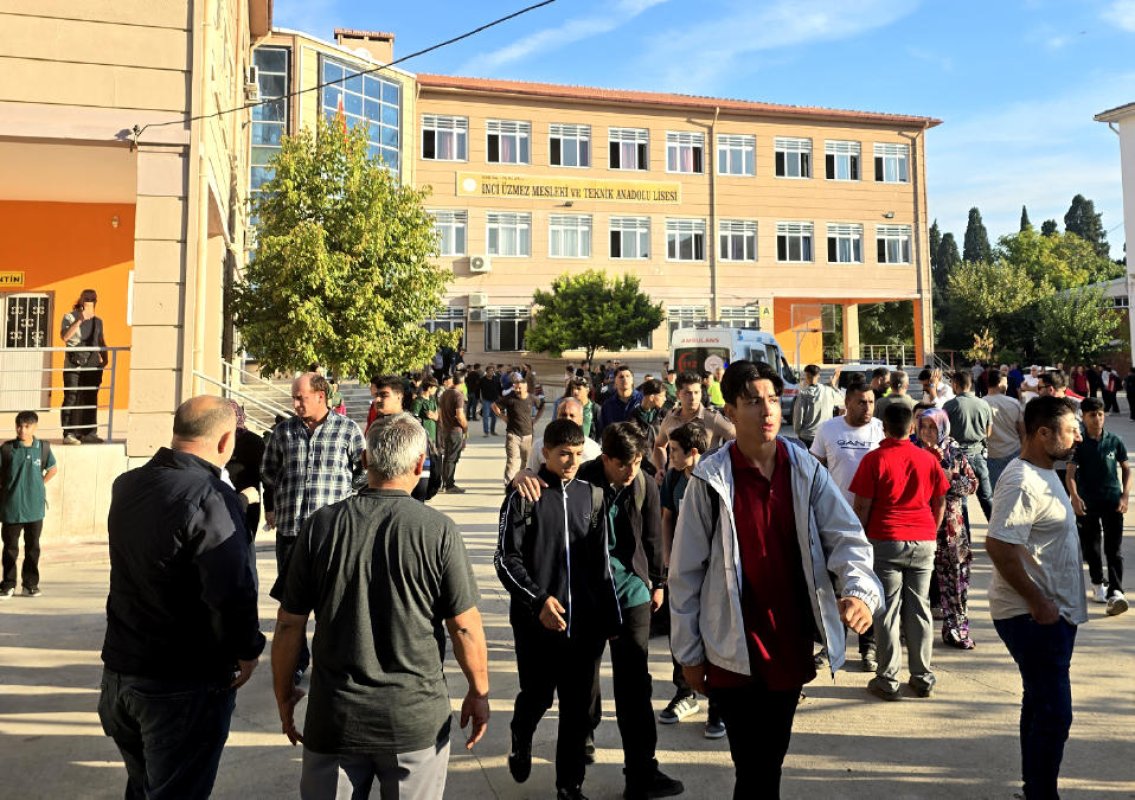 Manisa Turgutlu'da Okul Önünde Silahlı Saldırı
