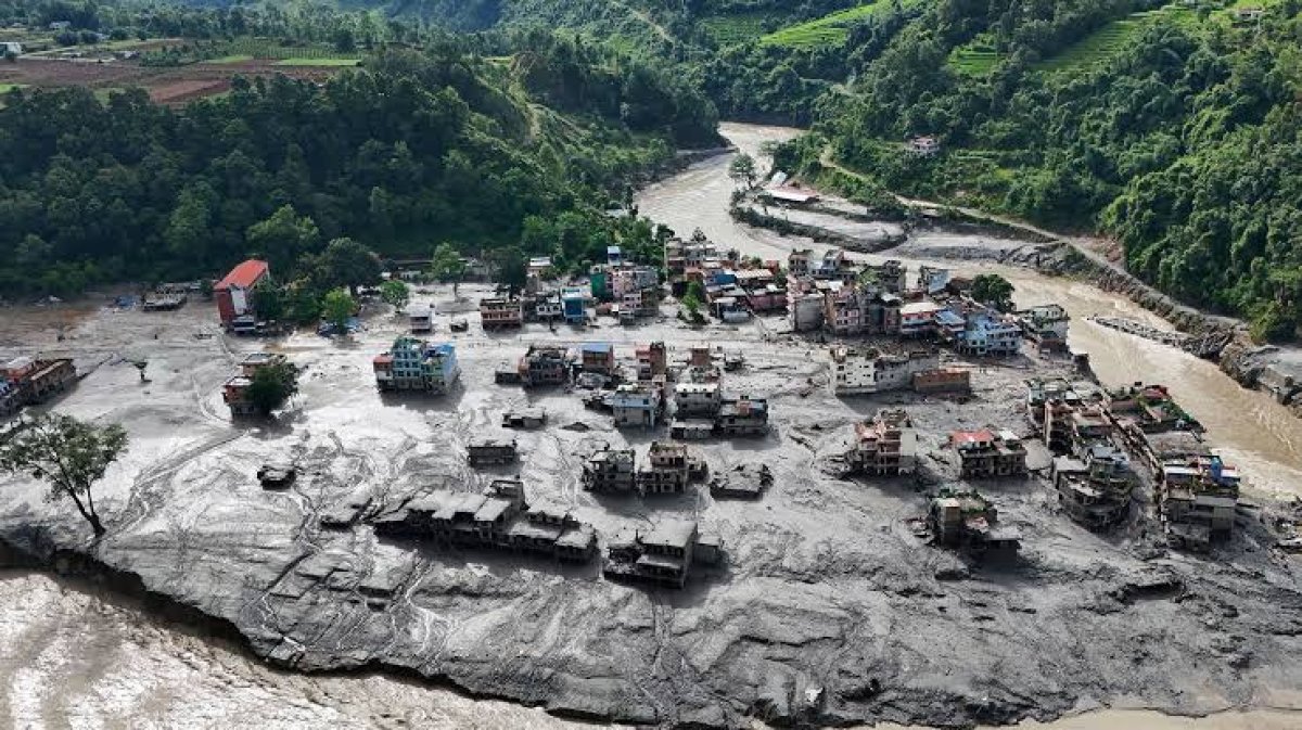 Nepal'deki Sel Felaketi: 1003 Ölü, Ekonomik Kriz ve Yeni Başbakanın Sınavı