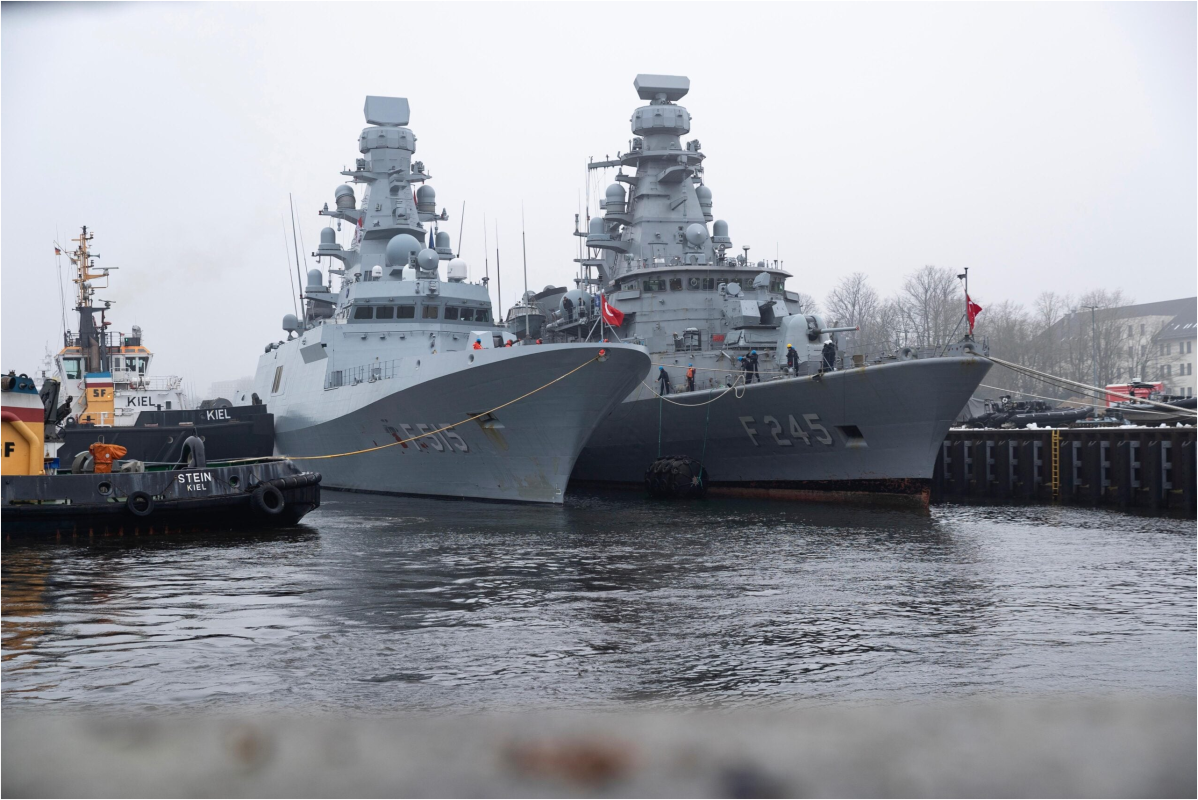 TCG KARADENİZ Denize İndirildi