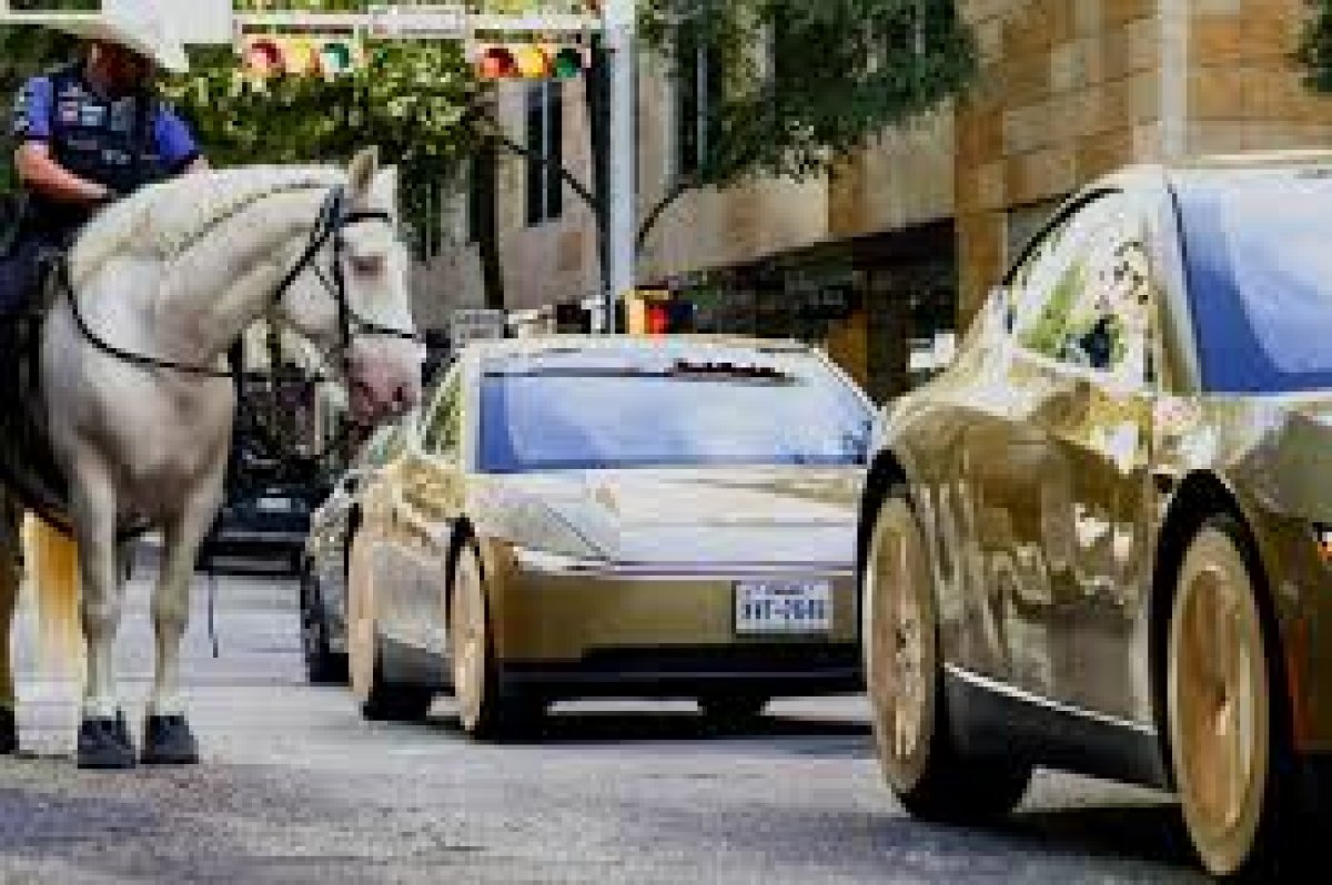 TESLA CYBERCABı AUSTIN'DE KISA YOLCULUĞU 70 DAKİKAYA UZATTI