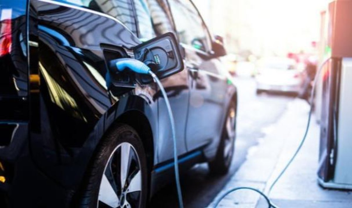 Türkiye'de Elektrikli Araç Talebi ve Petrol Fiyatları Üzerine Analiz