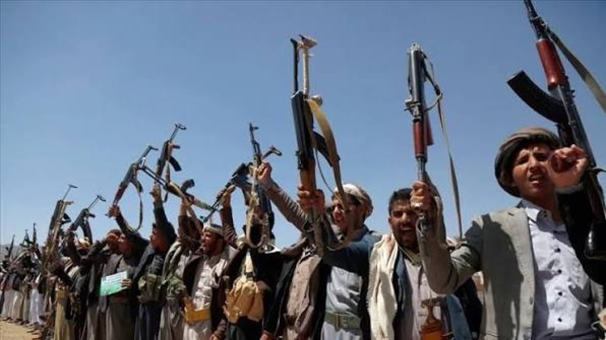 Yemen'de Çatışmalar Tırmanıyor: Husiler Riyad'a Saldırı Düzenledi