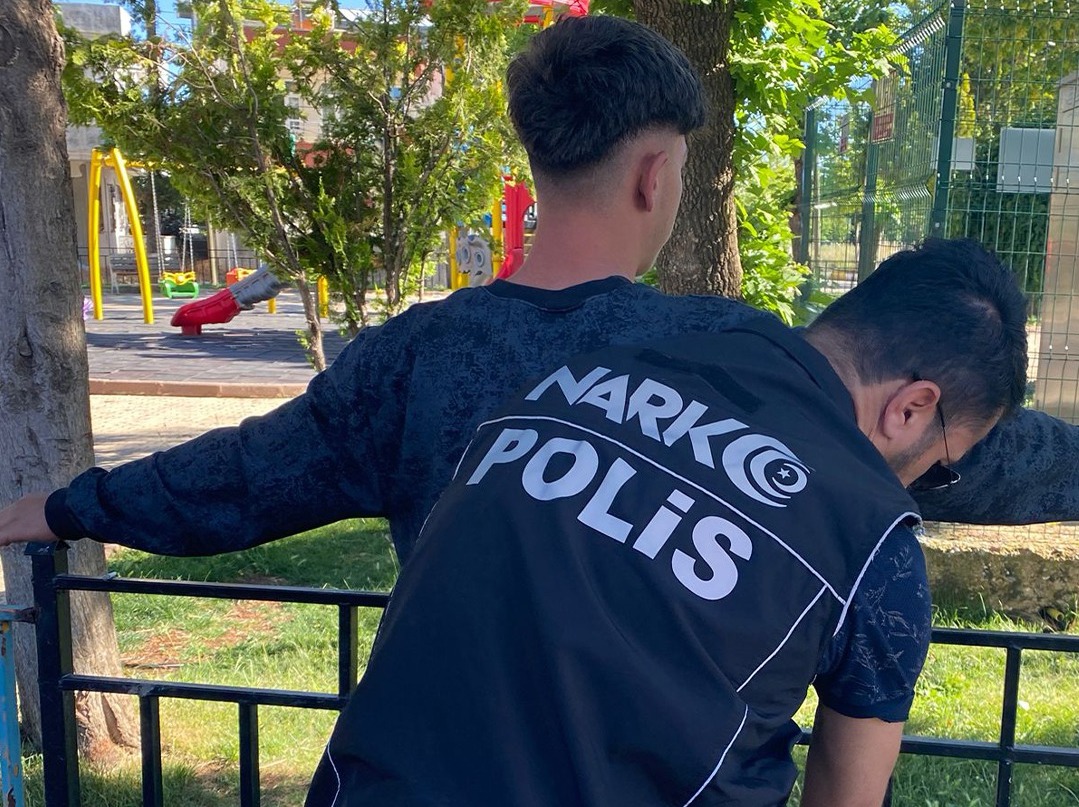 Adıyaman’da asayiş ve narkotik operasyonlarında çok sayıda şüpheli yakalandı