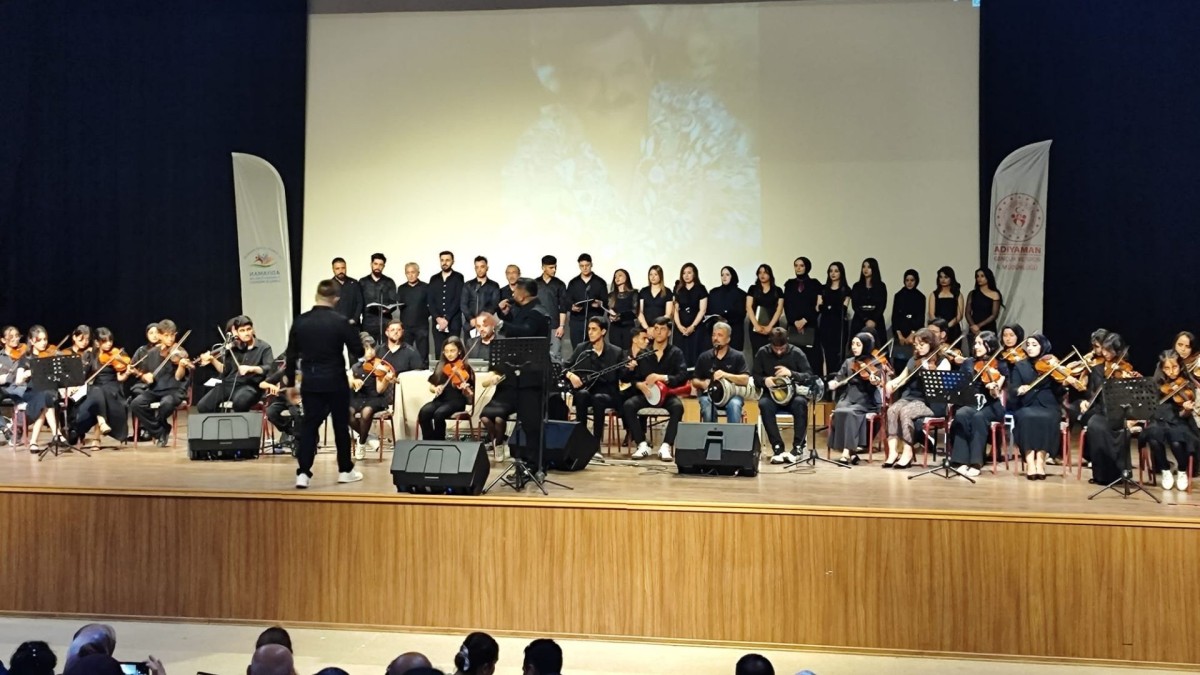 Adıyaman’da ‘Film Müzikleri Konseri’ büyük ilgi gördü: 55 sanatçı sahne aldı  - Videolu Haber