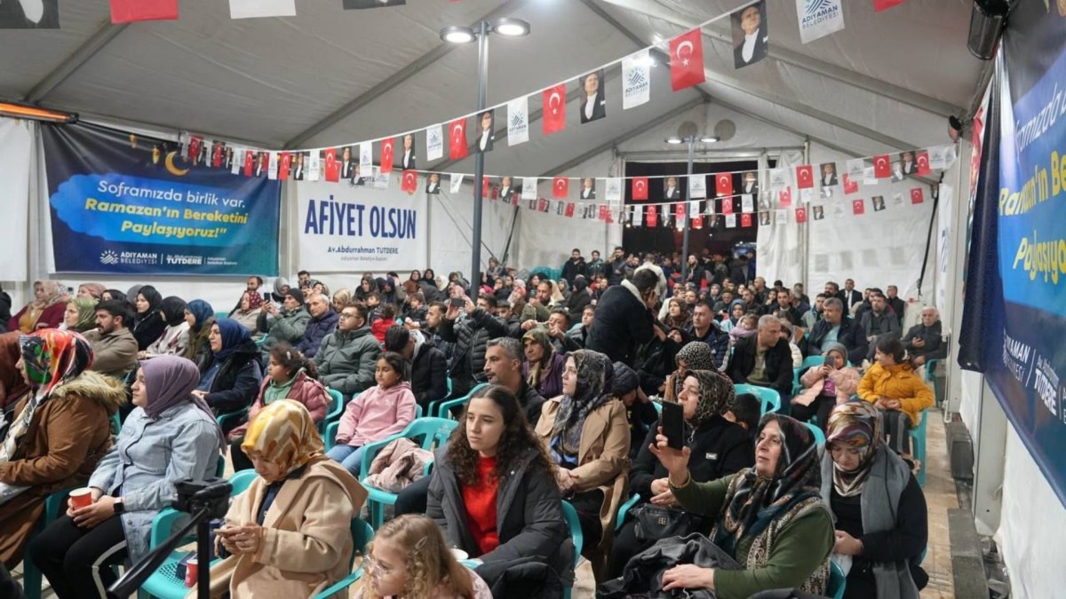 Adıyaman’da Kent Meydanı’nda Kadir Gecesi programı düzenlendi  - Videolu Haber