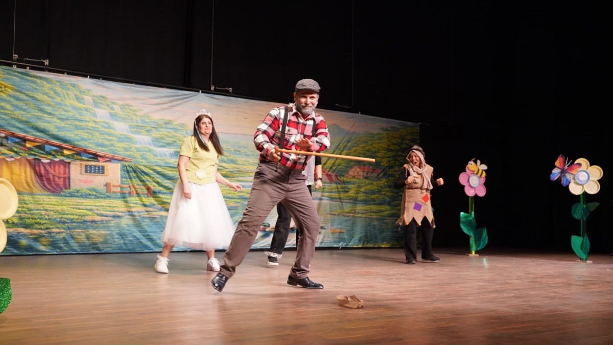 Adıyaman’da sahnelenen ‘Oyun Panayırı’ Dünya Tiyatrolar Günü’ne renk kattı  - Videolu Haber