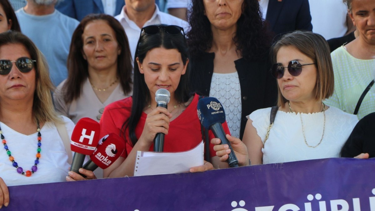 Adıyaman Kadın Platformu’ndan Kürt kadınlarına yönelik söylemler ve nafaka tartışmalarına tepki  - Videolu Haber