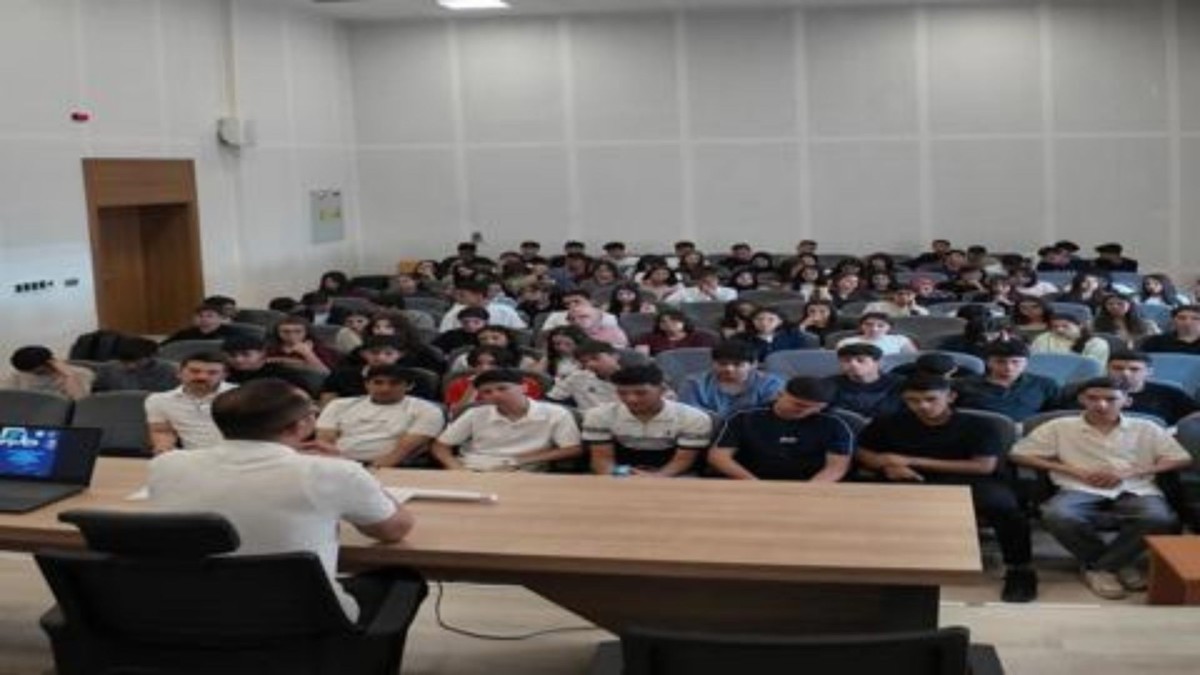 ADYÜ'den Besni'de ‘Yapay Zekâ Çağında Bilgisayar Mühendisliği’ söyleşisi