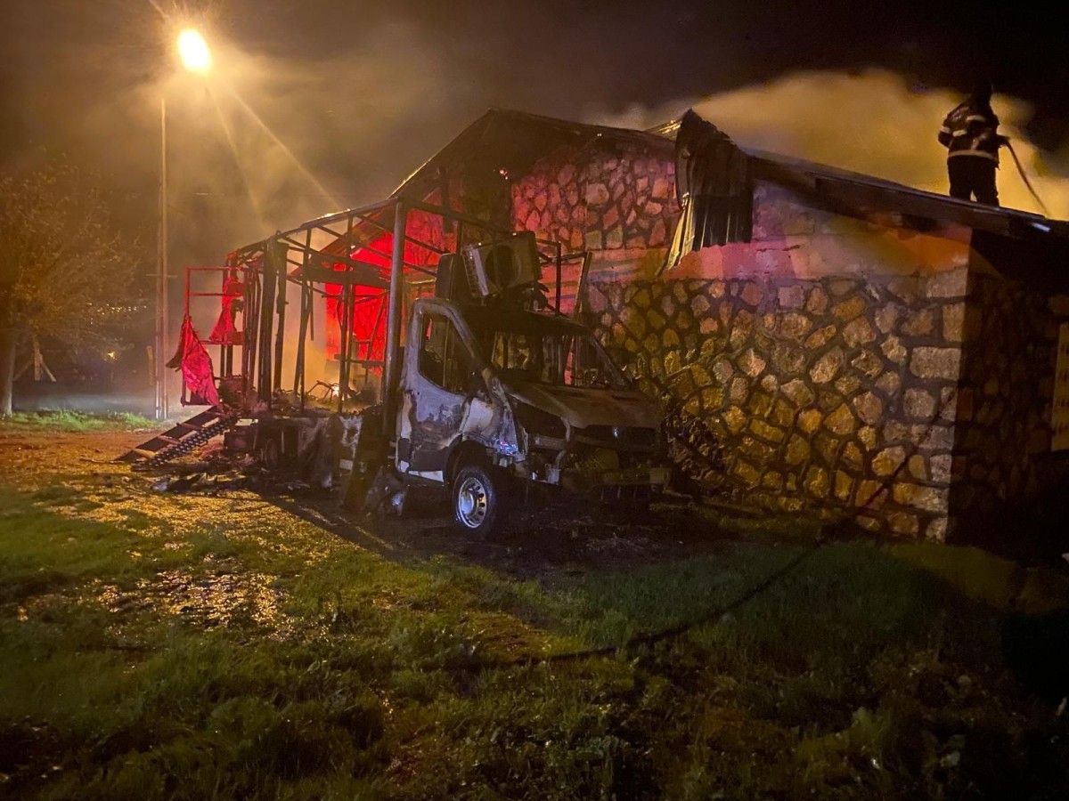 Akpınar Köyünde sağlık ocağına ait kanser tarama aracında yangın çıktı  - Videolu Haber