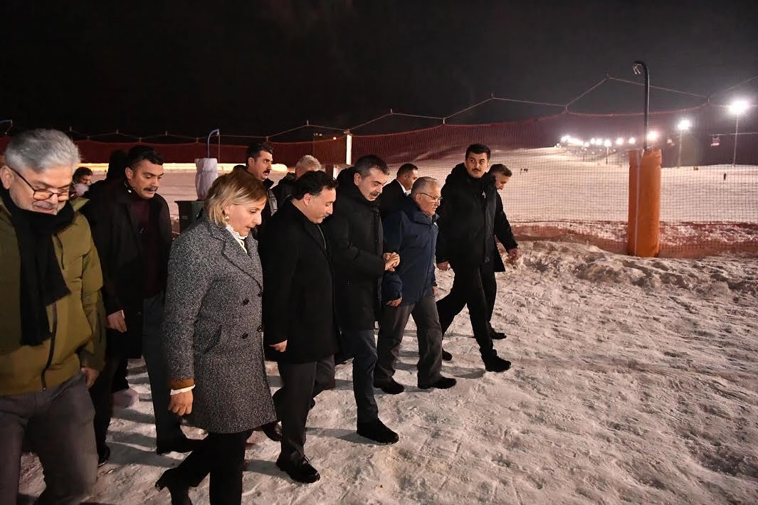 Bakan Tekin Erciyes’te İncelemelerde Bulundu