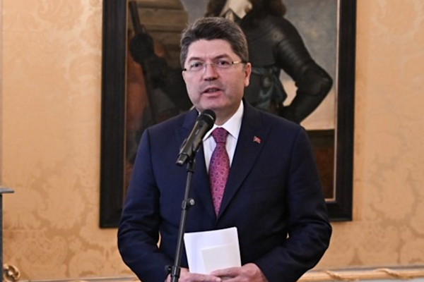 Bakan Tunç: Çocuklarımız geleceğimizin umudu ve mimarlarıdır