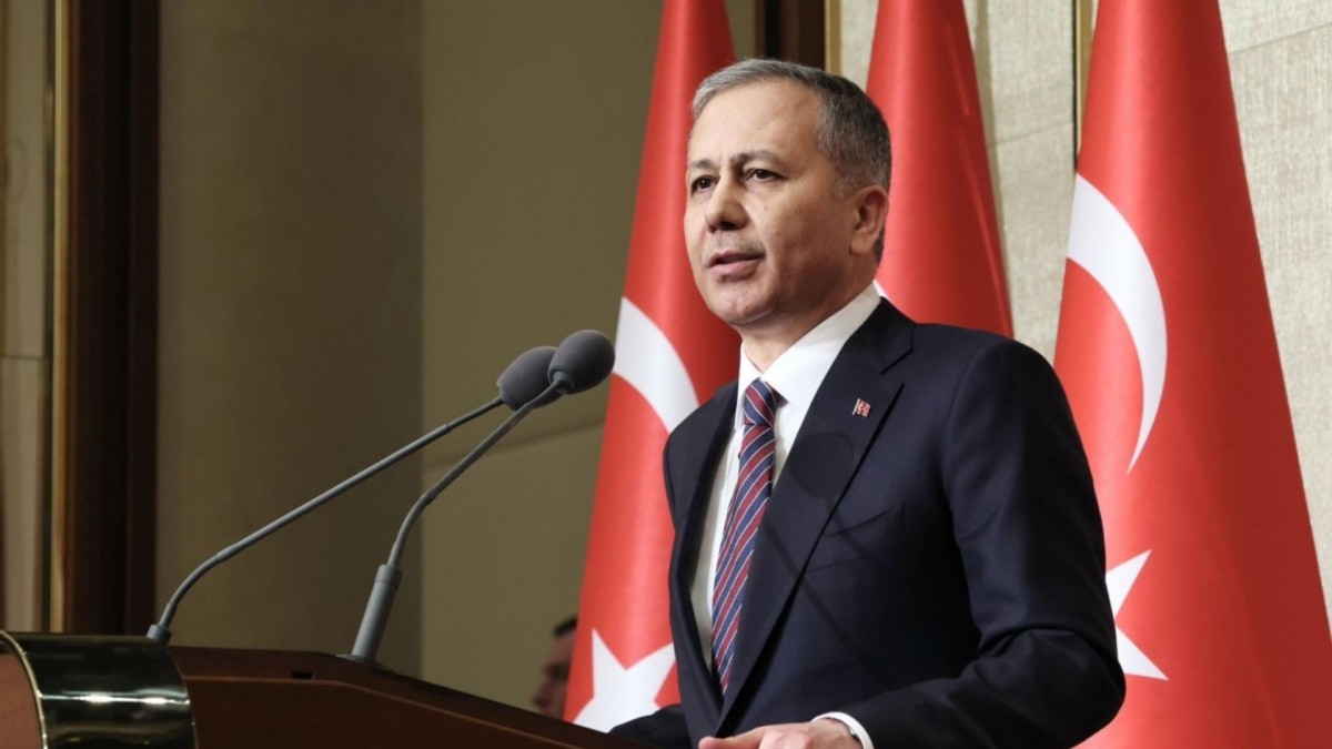 Bakan Yerlikaya duyurdu: Kırmızı bültenle aranan Serdar Sertçelik Türkiye’ye getirildi  - Videolu Haber