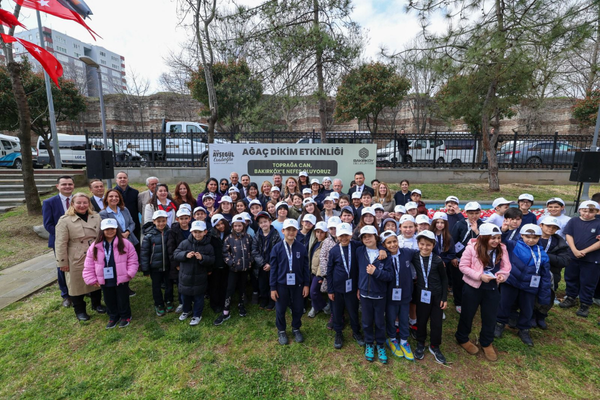 Bakırköy’de öğrencilerle ağaç dikim etkinliği düzenlendi