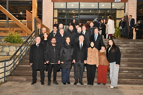 Başdeğirmen: Isparta Belediyesi Türkiye'ye örnek bir belediyedir