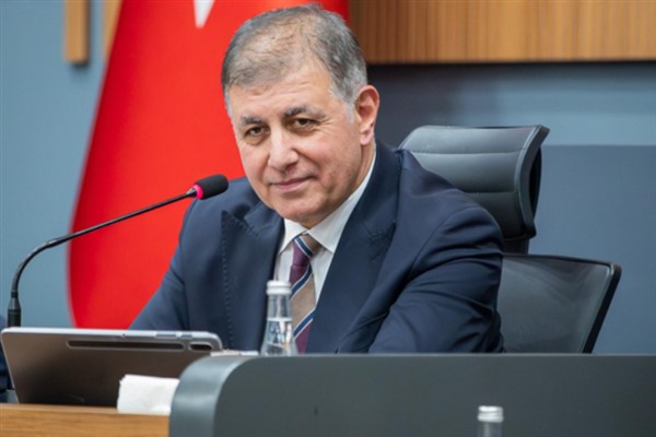 Başkan Tugay, Kemer Langar Futbol Sahası'nı ziyaret etti