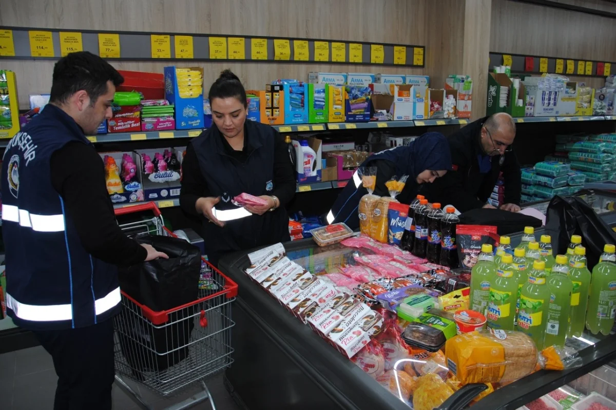 Bayram Öncesi Zabıta Marketlerde Sıkı Denetim Yaptı