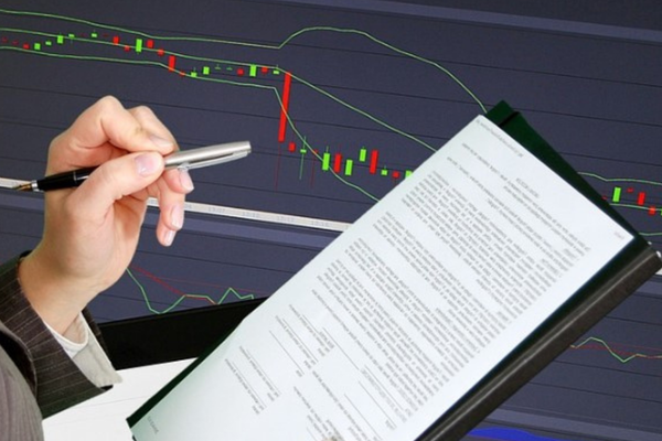 BIST 30 endeksi yüzde 1 geriledi, AKBNK ve DSTKF pozitif katkı sağladı