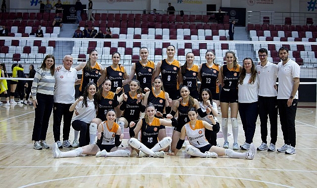 Eczacıbaşı Genç Kız Takımı Finalde!