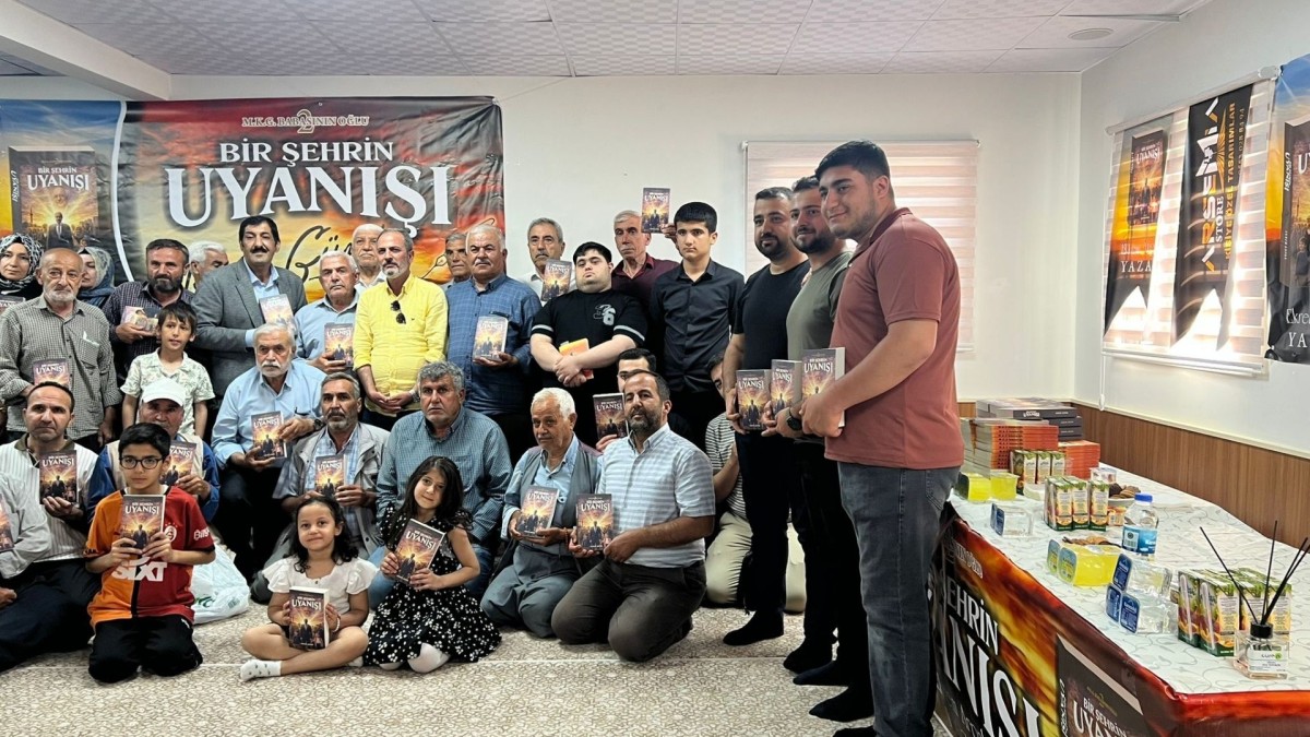 Ekrem Arpak’ın yeni kitabının Adıyaman’daki imza gününe yoğun ilgi