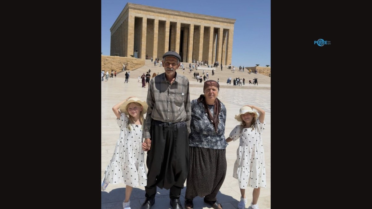 Evlerini sattılar, 34 yıl sonra kavuştukları ikizleriyle Anıtkabir hayalini gerçekleştirdiler  - Videolu Haber