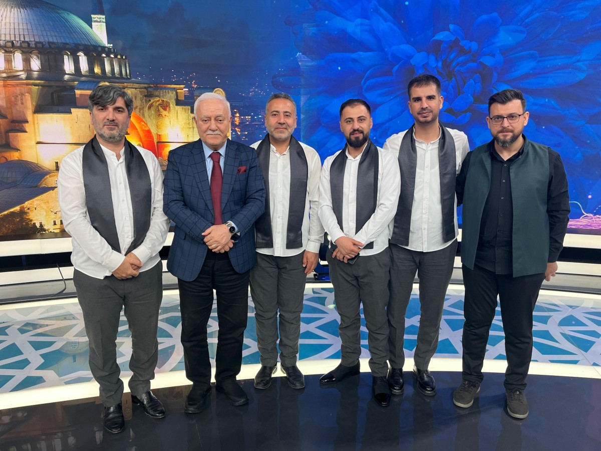 Grup Ravza, Prof. Dr. Nihat Hatipoğlu ile Sahur Programında Gönülleri Mest Etti