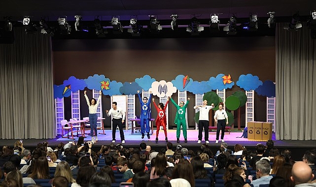 Halkbank Çocuk Tiyatrosu “Süper Kahramanlar: Dünyamızı Koruyoruz!” oyunu seyircisiyle buluşuyor