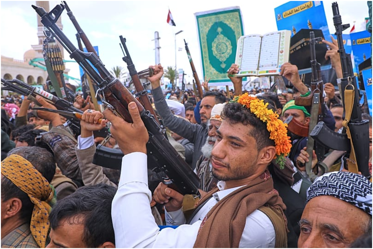 Husiler Yemen'in Kızıldeniz Kıyılarını Ele Geçirdi: Küresel Ticaret Tehdit Altında