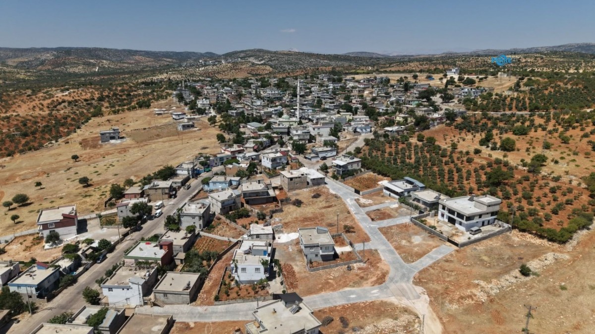 İl Özel İdaresi Besni Sarıyaprak Köyü’nde kilitli parke taşı çalışmalarını tamamladı