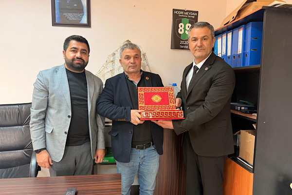 İzmit’te muhtarlara doğum günü ziyareti gerçekleştirildi