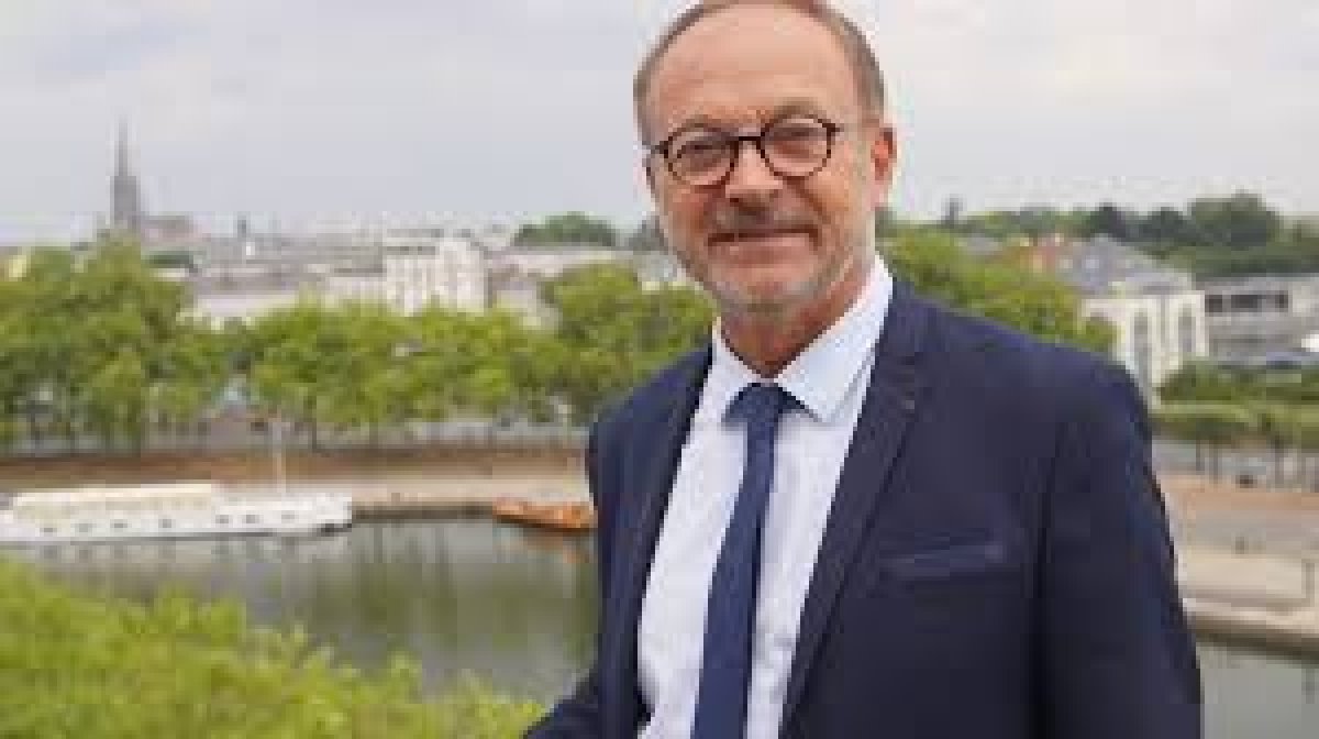 Eski Fransız senatör Joel Guerriau, milletvekili Sandrine Josso'ya cinsel saldırıda bulunmak amacıyla ekstazi vermekten dört yıl hapis cezasına çarptırıldı.