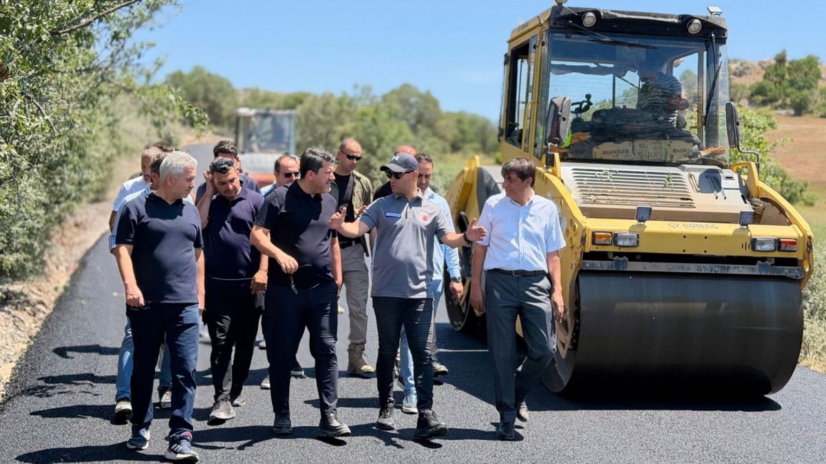 Kahta Dumlu–Alidam Köy Yolu’nda asfalt çalışmaları sürüyor