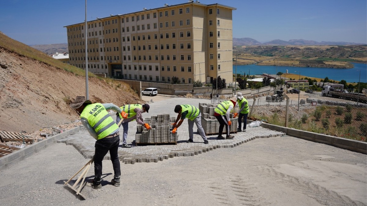Kahta Meslek Yüksekokulu yolundaki iyileştirme çalışmaları tamamlandı