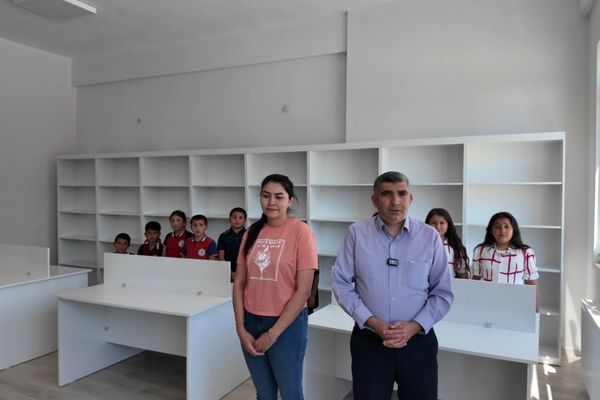 Kayseri Büyükşehir Belediyesi'nden Akkışla'daki okul kütüphanesine destek