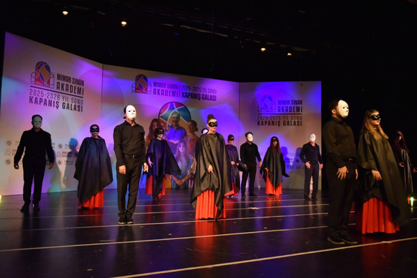Kepez'de Mimar Sinan Akademi’den yıl sonu sanat gecesi