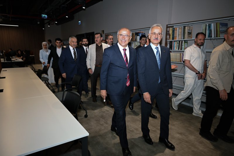 Malatya’nın Şehir Kütüphanesi Bakan Uraloğlu’na Tanıtıldı