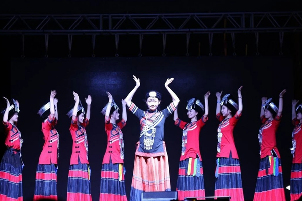 Marmaris'te Türkiye-Çin diplomatik ilişkilerinin 55. yılına özel dans ve müzik gösterisi